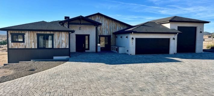 Luxury Modern farmhouse, Strong WiFi,  Stunning Granite Mountain Views Hotels in Yavapai County