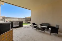 Large Modern Mid-Century Getaway 5 Bed Rooms Outdoor Grille - 4-Star