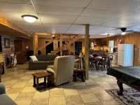Spacious 5 bedrooms, three stories log cabin with WiFi, AC in charming Bronston