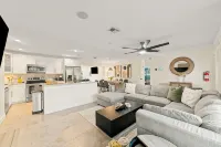 Sunny-Haven 3 Bedroom PoolVilla With GameRoom near the Beach & Shopping Centers