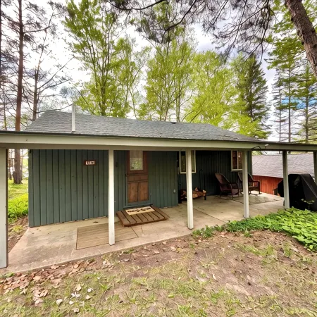 Peaceful 3-Bedroom Getaway on Loon Lake – Paddle, Hike, Unwind