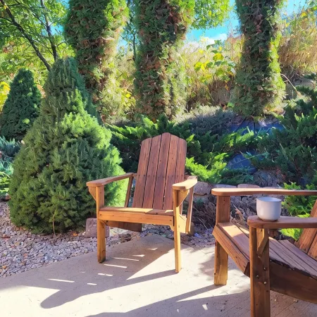 Backyard Guesthouse near Nelson w/ Hot Tub