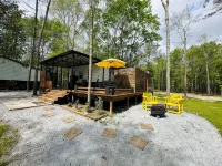 “The Honey Hive” near “The Big Thicket” Cozy Cabin in The Piney-Woods. - 2-Star