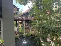Tree house  lots birds  great location . ..... lots to do all summer long ...... フルトンのホテル