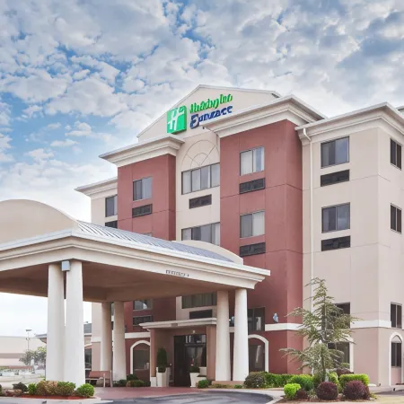 Holiday Inn Express & Suites MIDWEST CITY by IHG