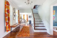NEW! Marigold & Poppy - Group-Friendly Douglas Retreat - Central & Walkable - 4 estrellas