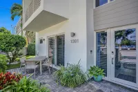 LUXURY STAY  W/BEACH, POOL, GYM, and SPA! Restaurants & bars across street also!
