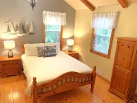 High end cozy retreat ideal for large families with wood stove & large firepit - Wifi