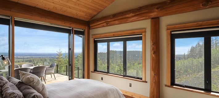 Luxurious Mountain View Paradise with Hot Tub Hotels in Comox Valley