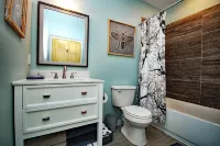 Sunshine Daydream Cottage-Natural Setting in Town - 홈스테이