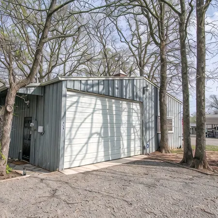 Fishermen’s Barndominium by the Lake-Pet Friendly