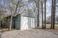 Fishermen’s Barndominium by the Lake-Pet Friendly - WiFi