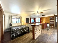 Oak Suite - Sierra Mountain Lodge