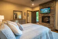 Helen's Newest & Most Luxurious -  Located on the River & Walk to Downtown Helen - بوتيك
