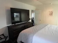 5-bedroom house in delightful Bastrop with fitness room, WiFi, AC