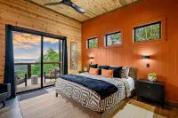 Wonderstruck Cabin-Huge Lake Views-5000Sqft-Gameroom-Playset-HTub-Hike to River - balcony
