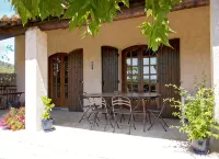 Superb comfortable and spacious villa with beautiful pool, Gard Provencal -  Ferienhäuser
