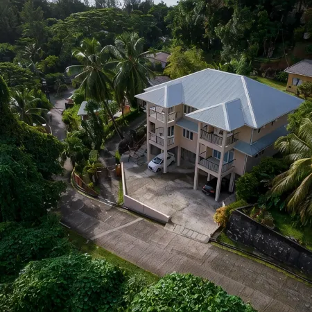 Peace in Paradise with mountain views and  5 minutes walk to the beach