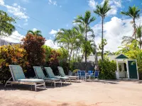 Private 2BR Cottage House with Waterfall Pool Maui Meadows Permitted - พร้อมWifi