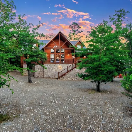 Family Retreat, 3 King Suites, Wine, Playground, Hot Tub, Fire Pit, Private!