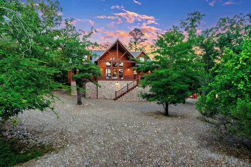 Family Retreat, 3 King Suites, Wine, Playground, Hot Tub, Fire Pit, Private!