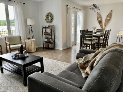 Mountain Style 4-bedroom Home near Jasper NP gate