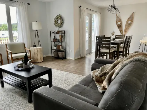 Mountain Style 4-bedroom Home near Jasper NP gate - Wi-Fi