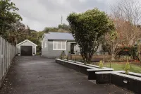 The Doctors Villa Waikanae Hotels in 