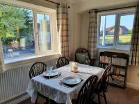 Entire Detached Cottage in Stunning Rural Village - Хоумстей