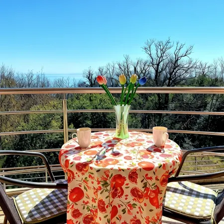 Starry Night - Extra big bed, big bathtub, private parking, sea view, 2 rooms