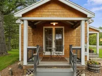 Cozy 4 season waterfront cottage in the white mountains on the bearcamp river! Hotels in Ossipee