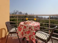 Starry Night - Extra big bed, big bathtub, private parking, sea view, 2 rooms Hotels in Pobri