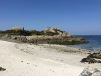 THE FISHERMAN'S SHELTER 200M FROM THE APARTMENT AND THE GR 34 WELCOMES YOU ALL YEAR - Homestays