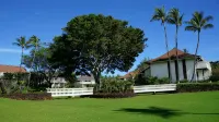 Remodeled Condo with / AC. Short Walk to Beach, Starbucks, and Shops.