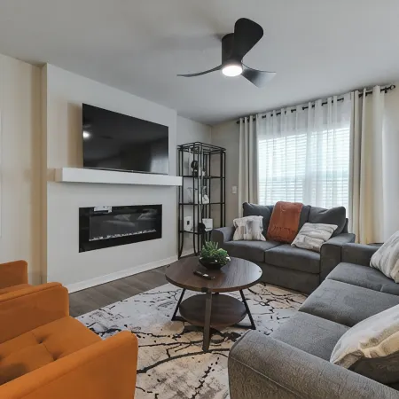 Spacious 5-bedroom house with AC and WiFi in fantastic NE Ankeny