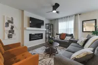 Spacious 5-bedroom house with AC and WiFi in fantastic NE Ankeny - Boutique