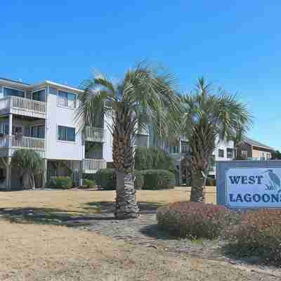 Wonderful 2-bedroom condo in Ocean Isle with 4 minute walk to the beach. Hotel Exterior