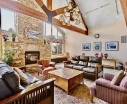 Studio + hot tub/pool- Next to lifts/brewery/food - 2-Star