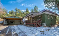 Whispering Pines Cabin with Hot Tub in Ruidoso