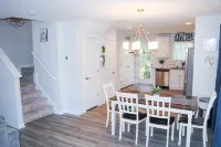 Serene Beautiful Townhouse ~ 5min from PNC Arena - Bungalows