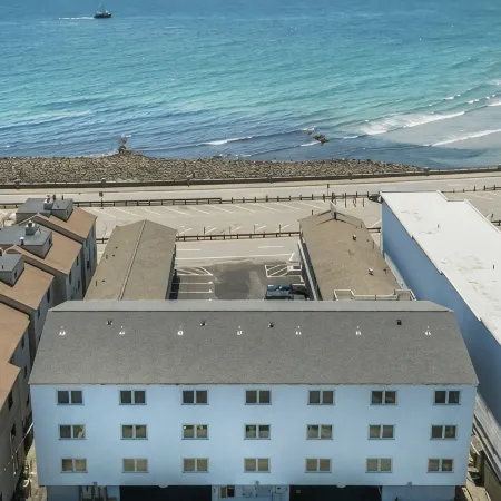 Ocean views from every window. 5min walk to the quiet end of the beach!