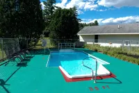 Maple Leaf Lodge