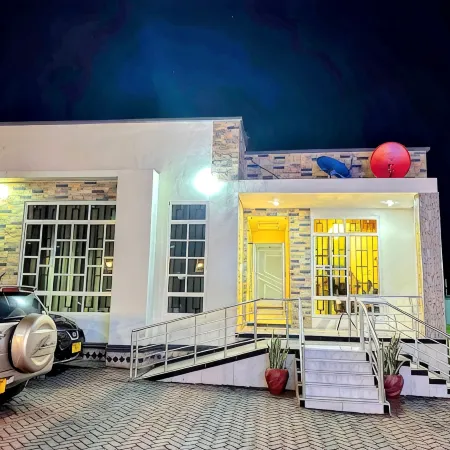 East Africa Hotel by Monalisa