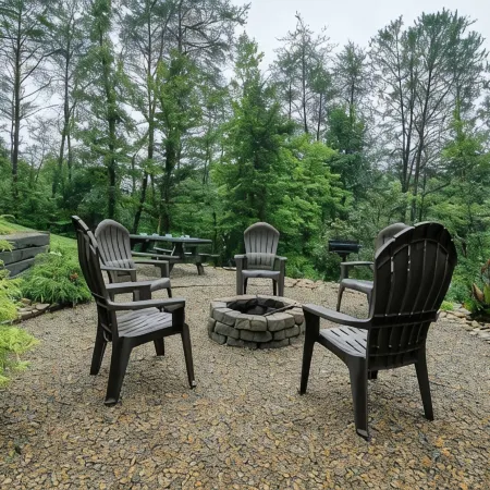 Ladybug Lodge - Hot Tub, Fire Pit, Pool Table