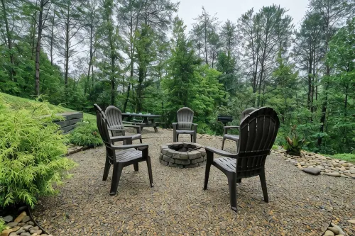 Ladybug Lodge - Hot Tub, Fire Pit, Pool Table - 4-Star
