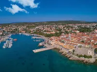 Villa LuiSole - Apartment °1 with heated saltwater pool, family-friendly Ξενοδοχεία στην πόλη Krk