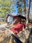 STYLISH CABIN WITH HOT TUB IN A SMALL TOWN. STAY AMONG THE PINE TREES! EAST TX - Homestays
