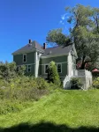 Private 1st Floor Studio in Victorian Home - Steps to LL Bean, Downtown Freeport