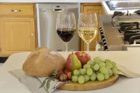 In-Town! Blue House 4 BR w Terrace and Backyard - Wifi