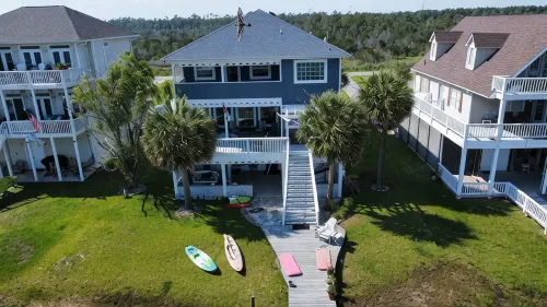 Enjoy the ICW overlooking N. Topsail Beach with Pier and 2 boat lifts. Pets OK - 4성급